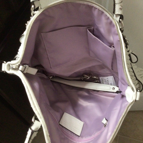 Ivory Coach Leather Tote Handbag - Picture 5 of 16